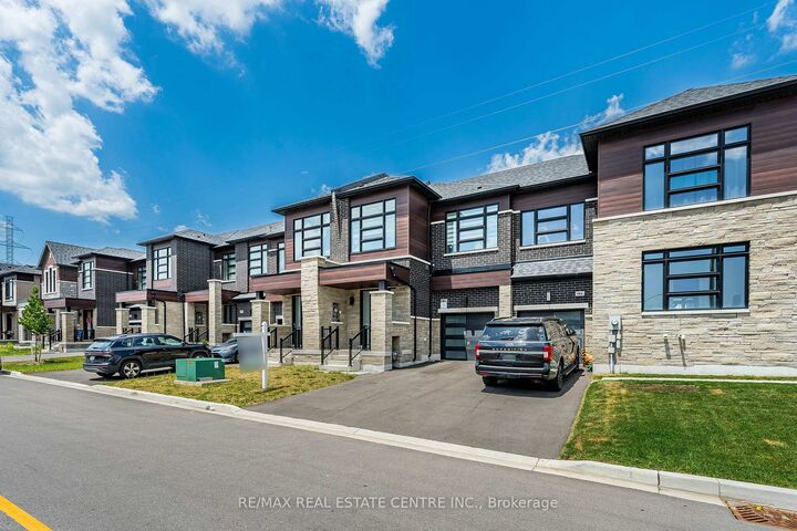 Property Photo:  1062 Skyridge Boulevard  ON L1X 0G5 