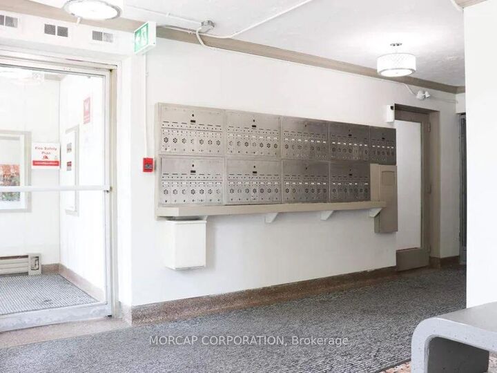 Property Photo:  2895 Bathurst Street 109  ON M6B 3A8 
