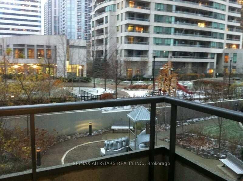 Property Photo:  35 Hollywood Avenue 210  ON M2N 0A9 