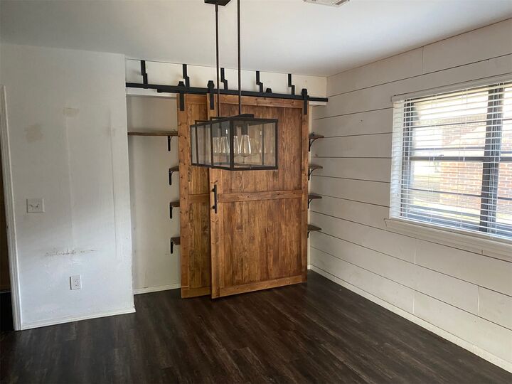 Property Photo: 206 S Crabtree Road OK 74403