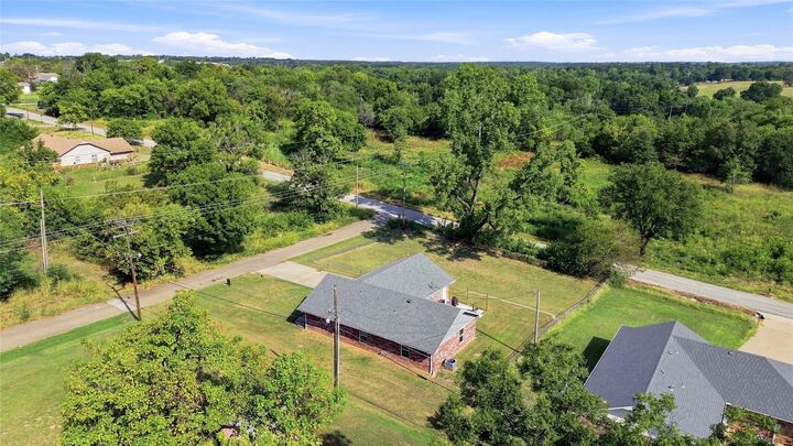 Property Photo: 211 N Cedar Street OK 74010