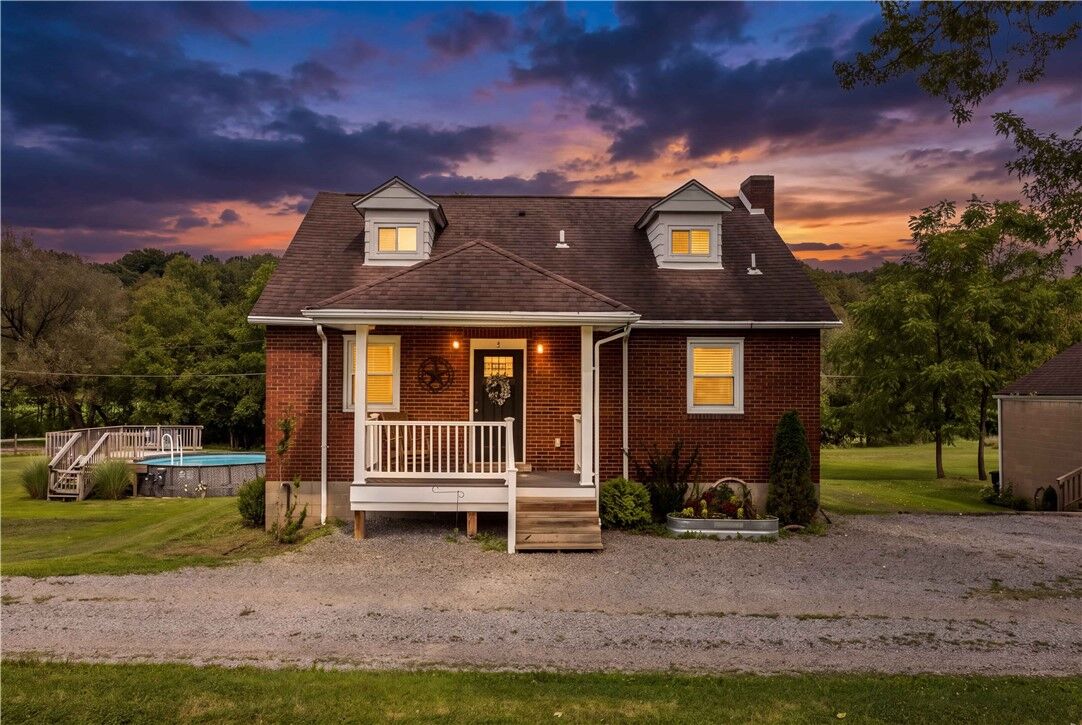 Property Photo: 5 Creek Ln PA 15076