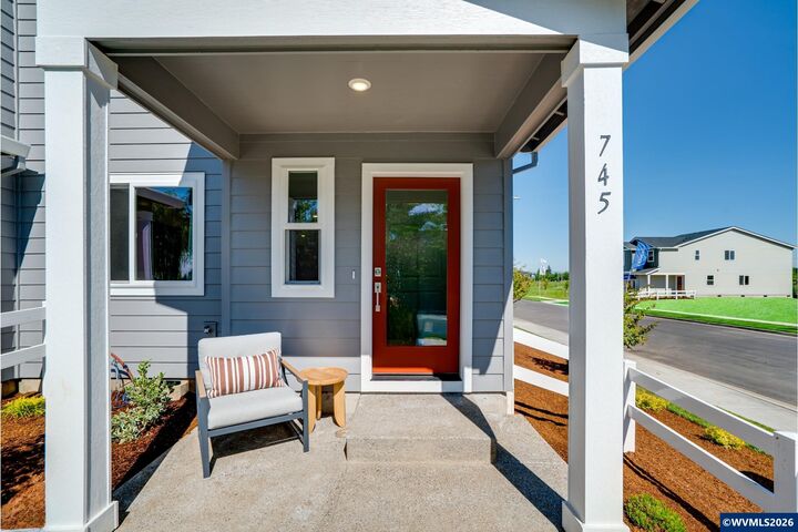 Property Photo: 879 Kirksey St OR 97071