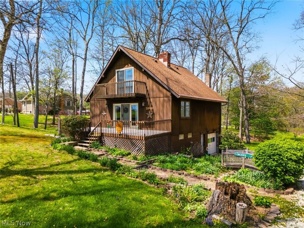 Property Photo: 2081 Waynesburg Road NW OH 44615
