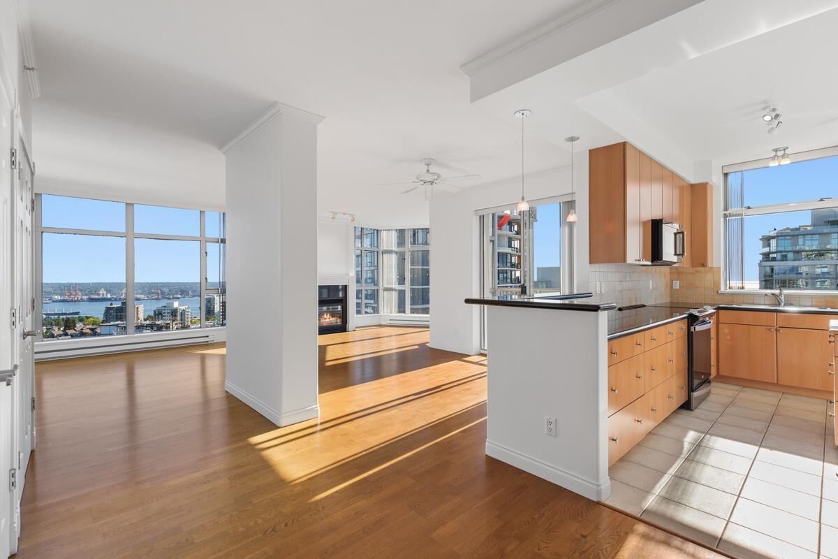 Property Photo:  160 E 13th Street 1406  BC V7L 2L5 