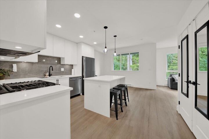Property Photo:  3528 146A Street 309  BC V4P 0H4 