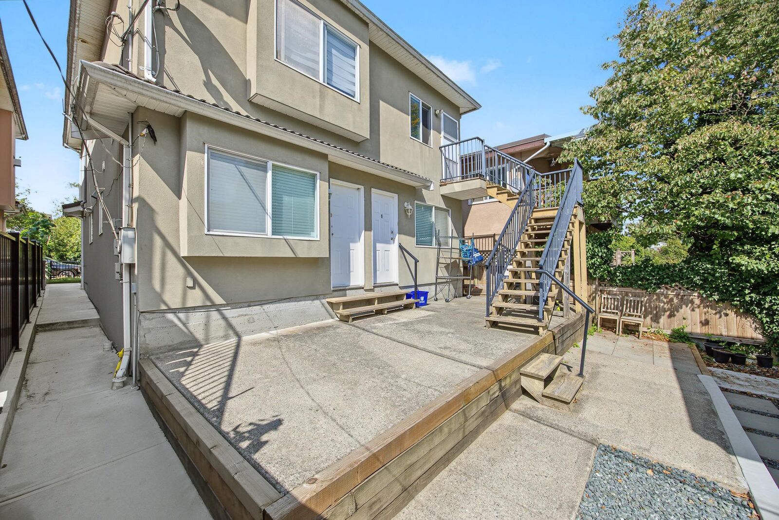 Property Photo:  