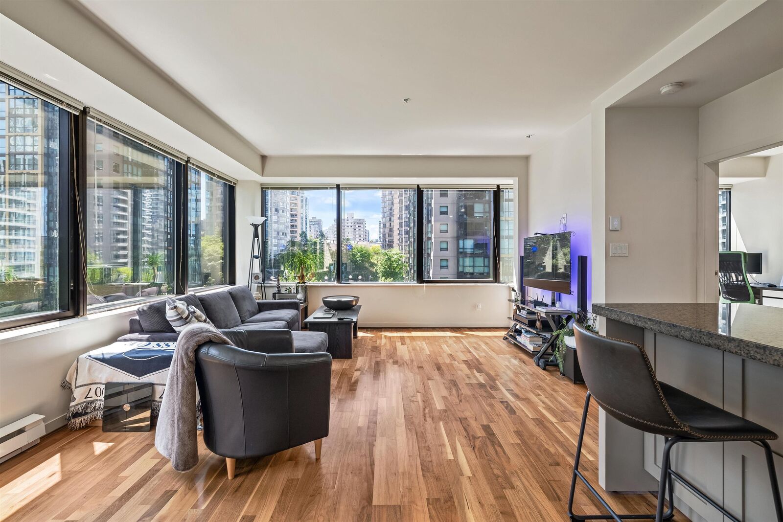 Property Photo:  1333 West Georgia Street 609  BC V6E 4V3 