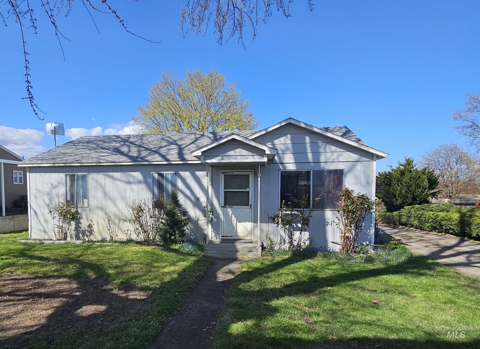 Property Photo:  1407 & 1407 1/2 Burrell Ave  ID 83501 