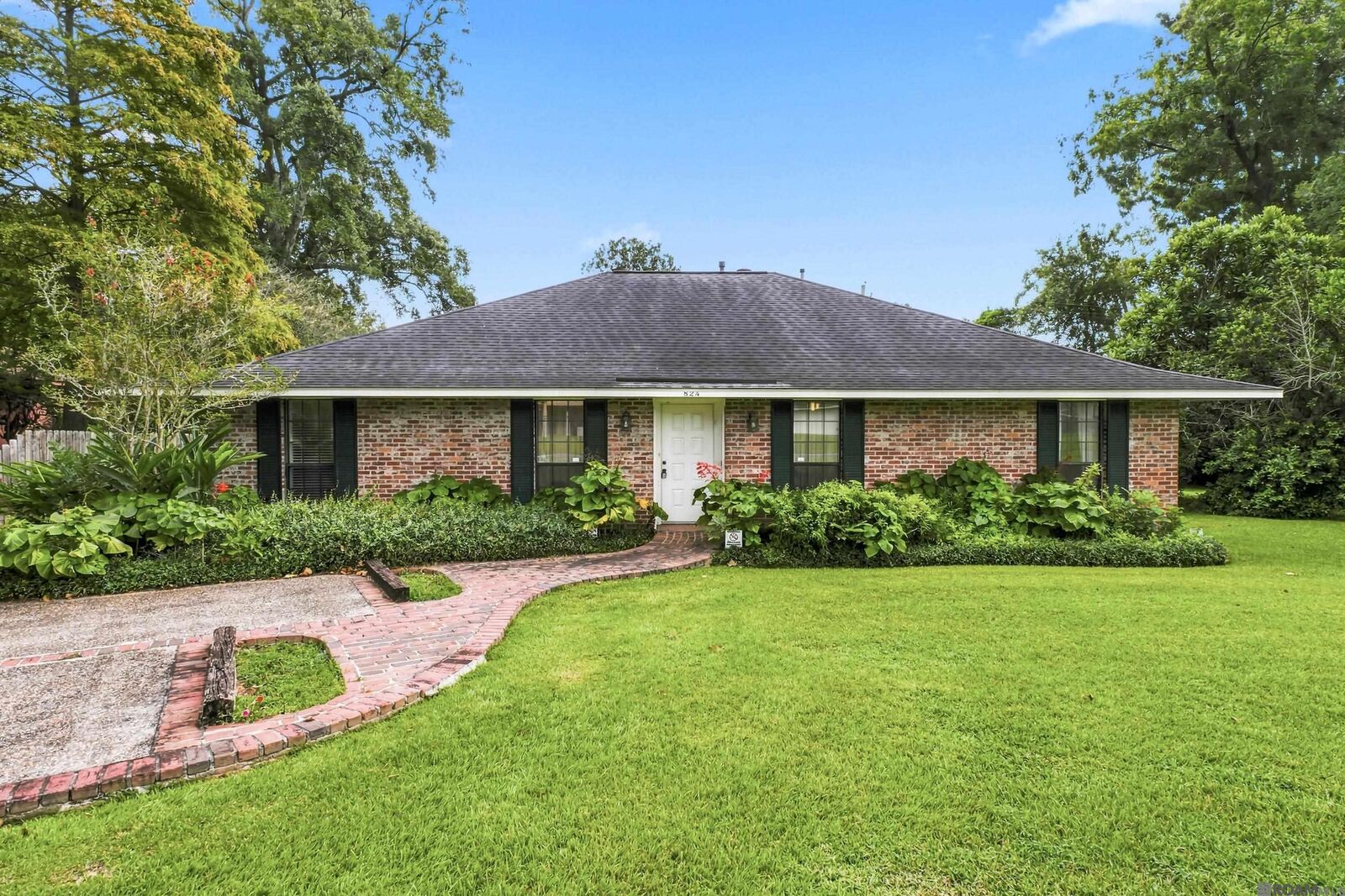 Property Photo: 824 Nelson Dr LA 70808