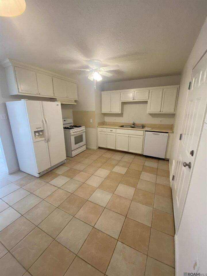 Property Photo:  7426 Meadow Park Ave  LA 70810 