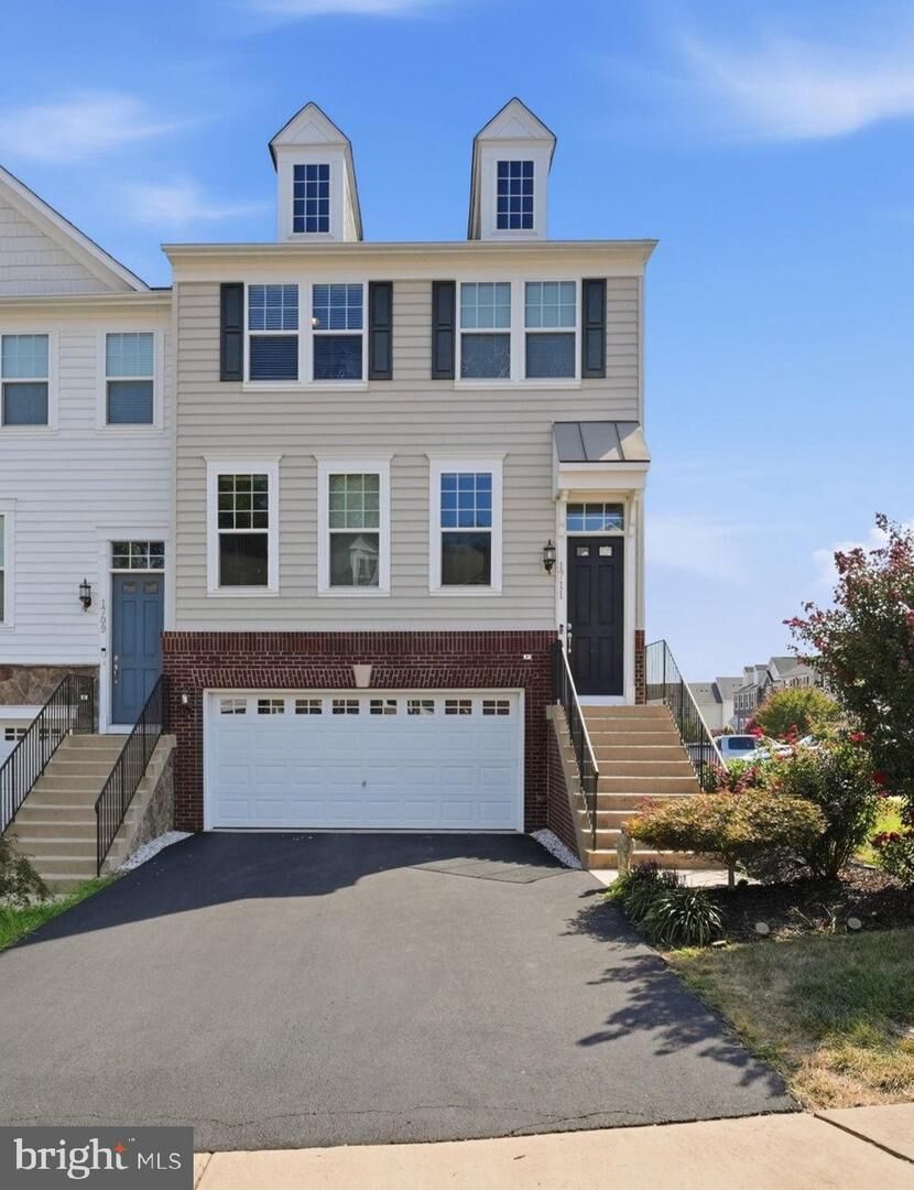 Property Photo: 1711 Granville Court VA 22191