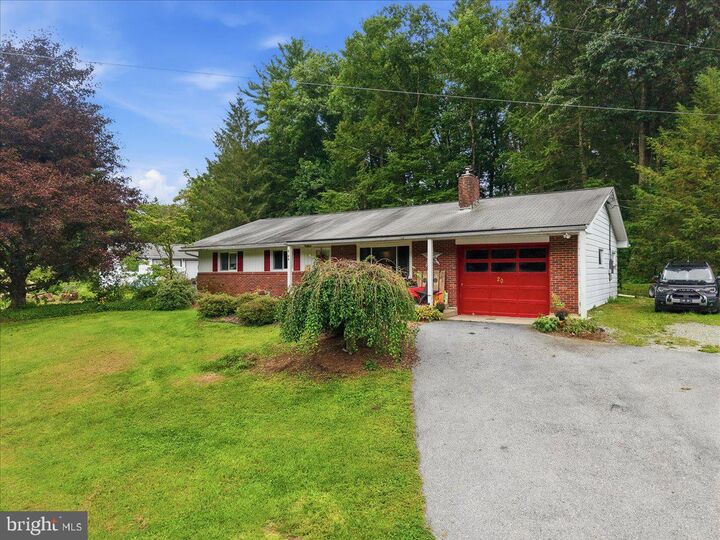 Property Photo:  20 Serfass Lane  PA 18071 
