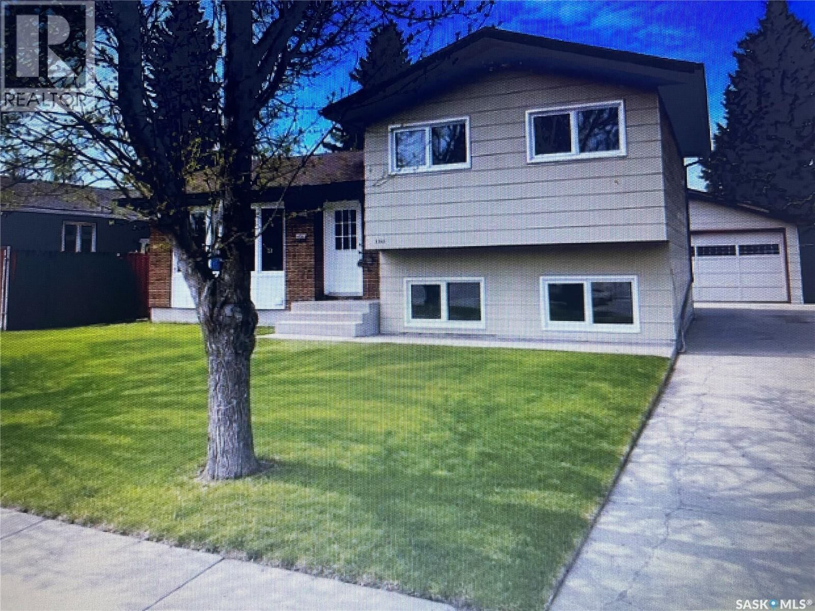 Property Photo: 1510 McKercher Drive SK S7H 5J9