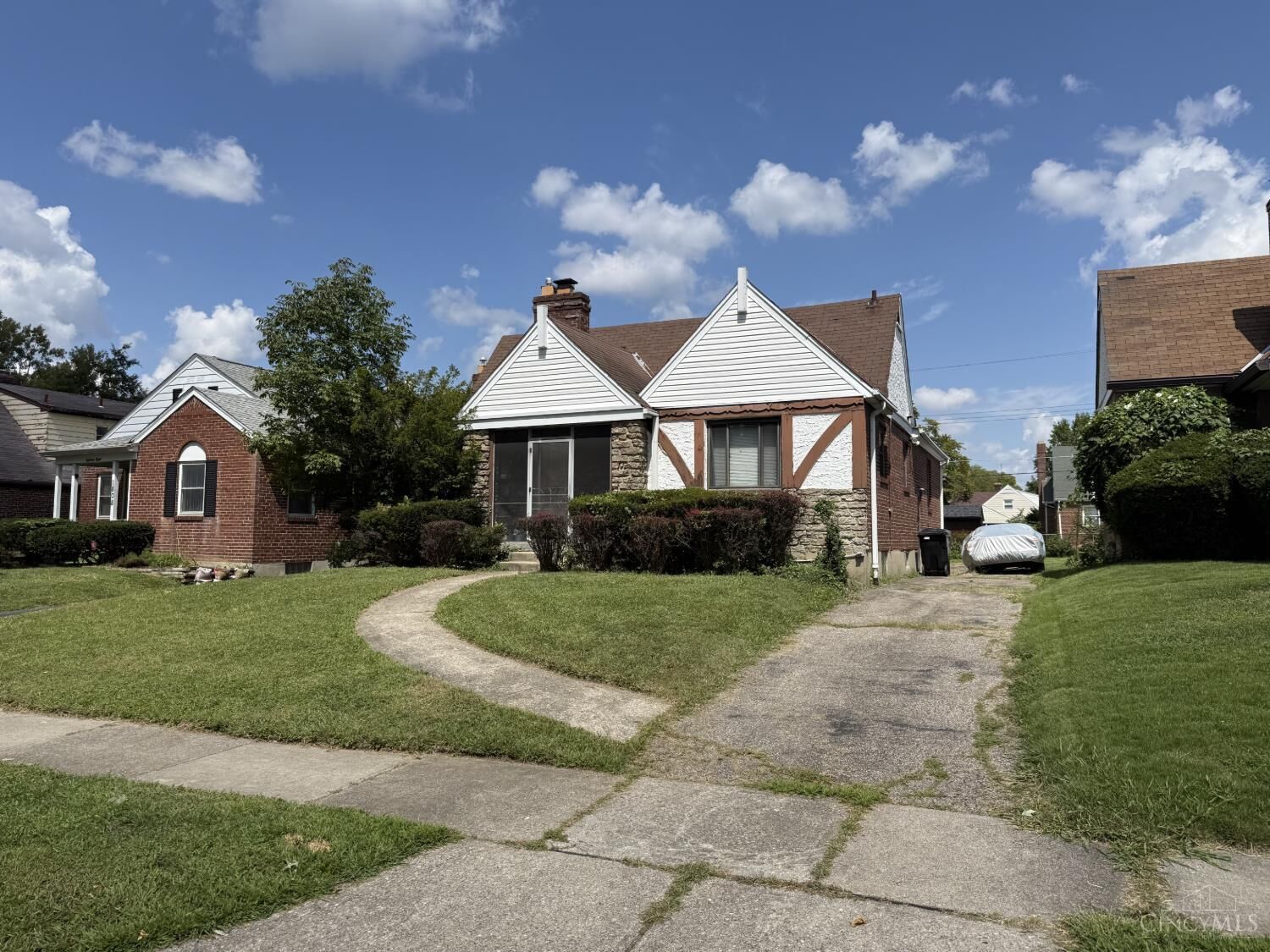 Property Photo:  1812 Larchwood Place  OH 45237 