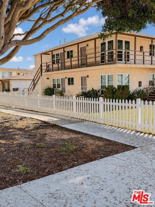 Property Photo:  2301 14th St, Unit B  CA 90405 