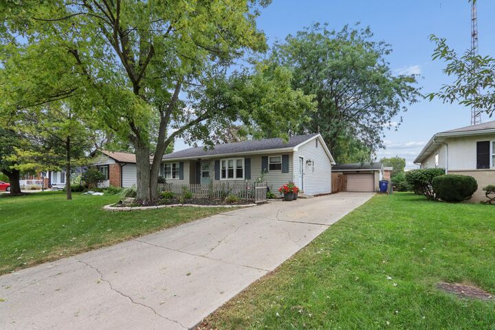 Property Photo: 5748 N Meadows Boulevard OH 43229