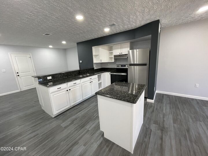 Property Photo: 112 Parker Village Circle FL 32404
