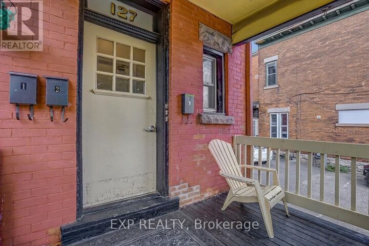 Property Photo:  127 Osgoode Street  ON K1N 6S5 