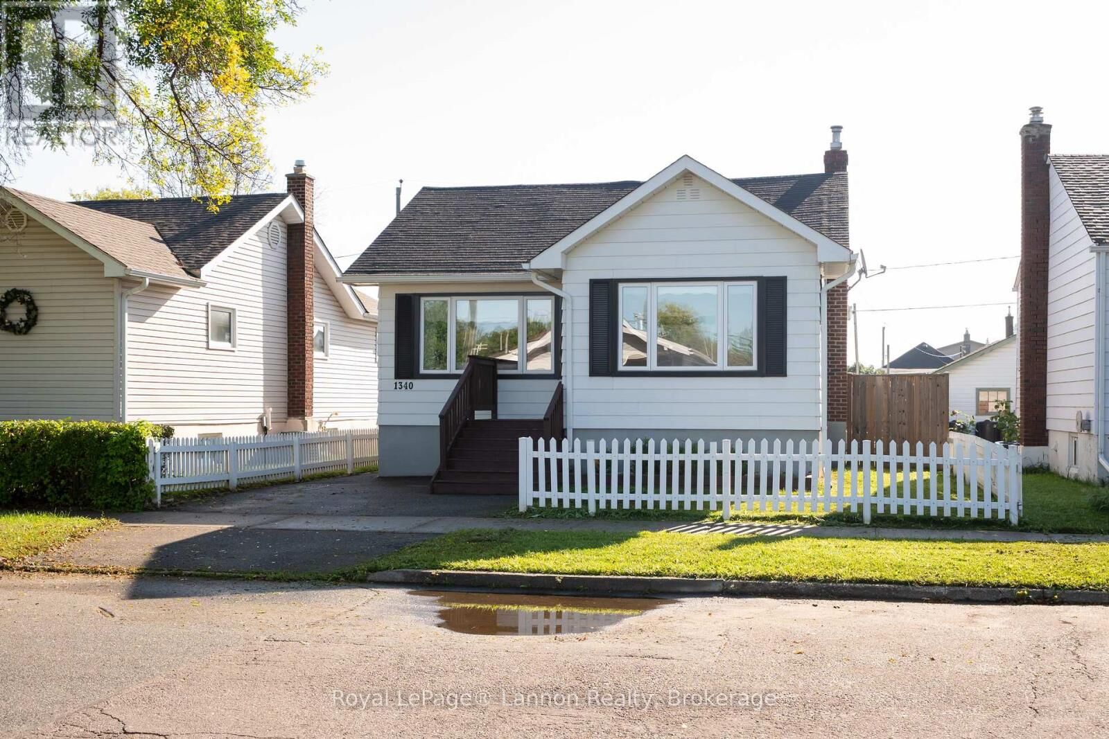 Property Photo:  1340 Stanley Avenue  ON P7E 3G8 