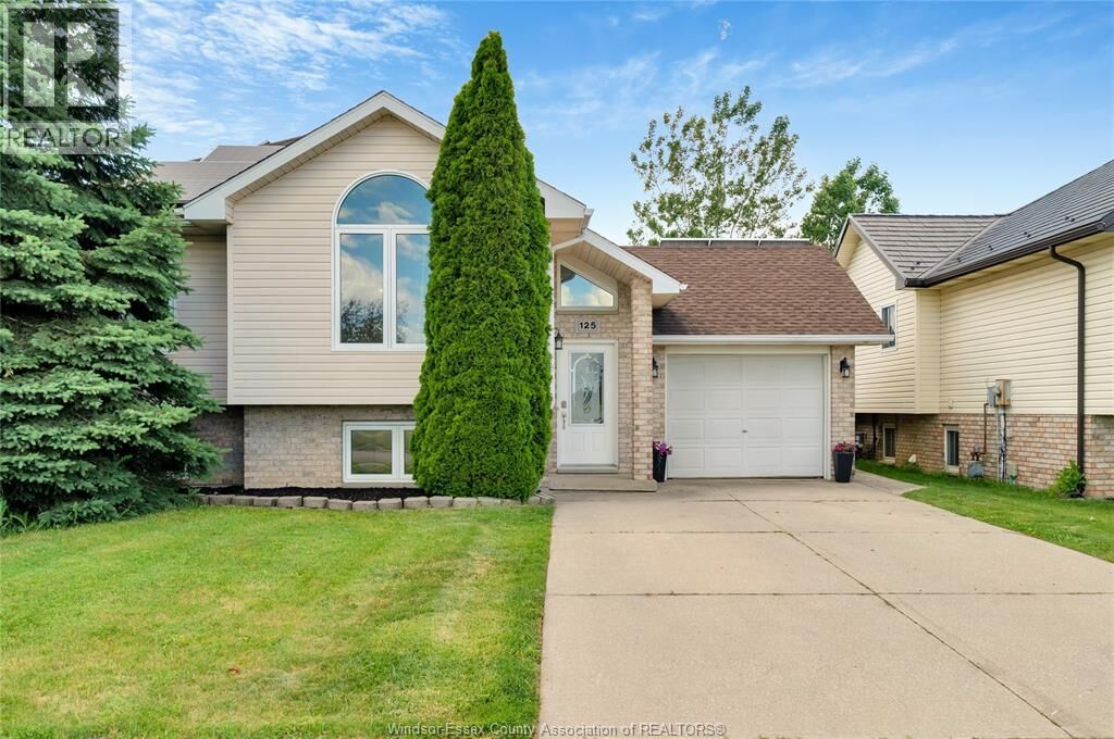 Property Photo:  125 Queen Street South  ON N0P 2P0 