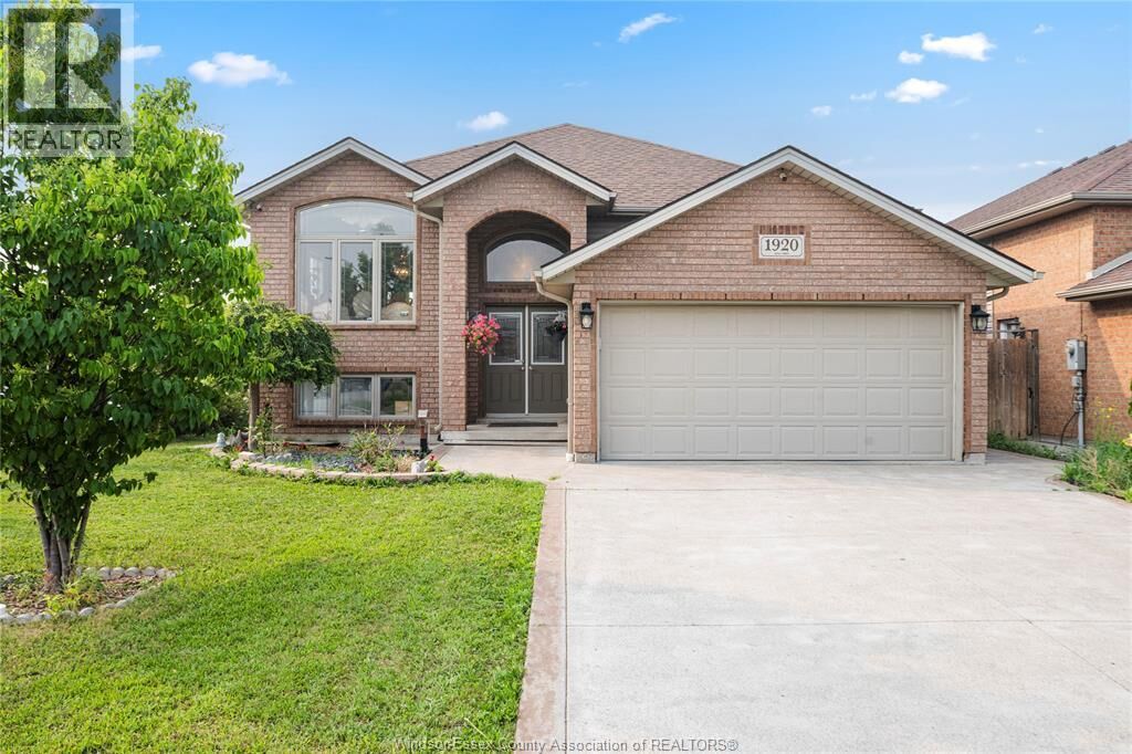 Property Photo:  1920 Manitoba Street  ON N9B 3H8 