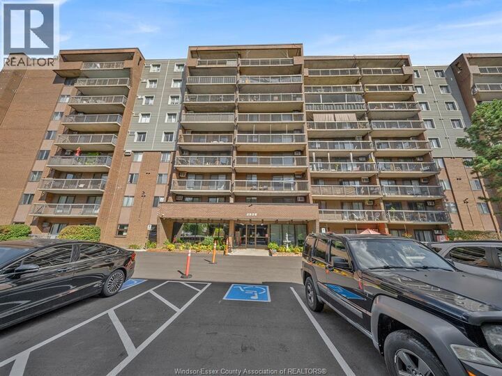 Property Photo:  3936 Wyandotte Street East 206  ON N8Y 4V1 