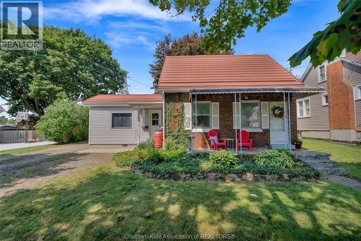 Property Photo:  17 Willowmac Avenue  ON N7M 1Z1 