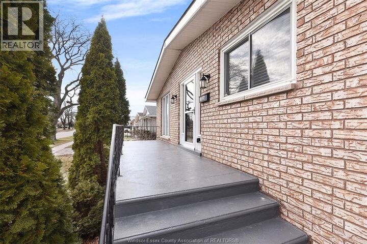 Property Photo:  10820 Mulberry Drive Lower  ON N8R 1H8 