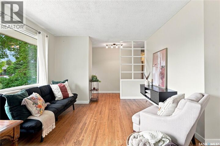 Property Photo: 2302 Hanover Avenue SK S7J 1E6