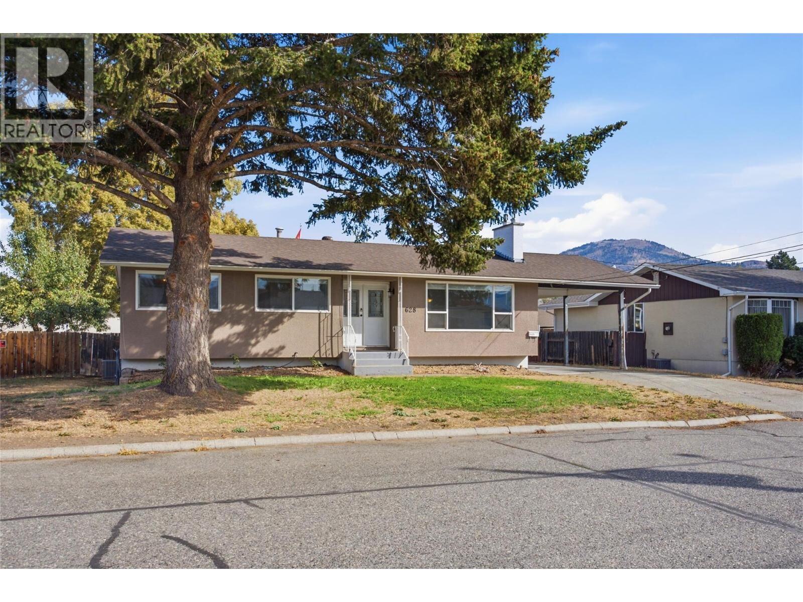 Property Photo:  628 Duncan Avenue  BC V2B 1R6 