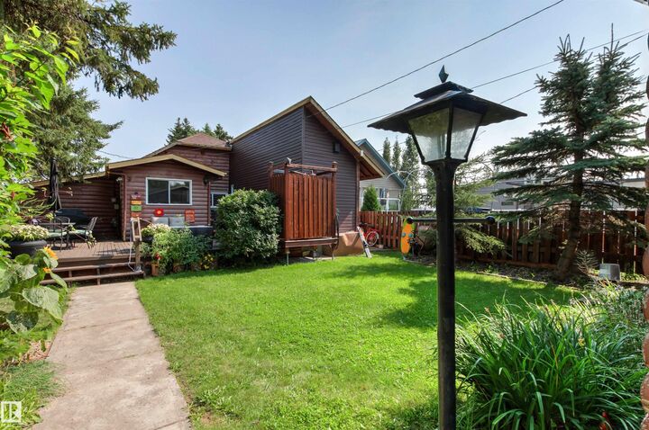 Property Photo:  425 1 Avenue  AB T0E 2B0 