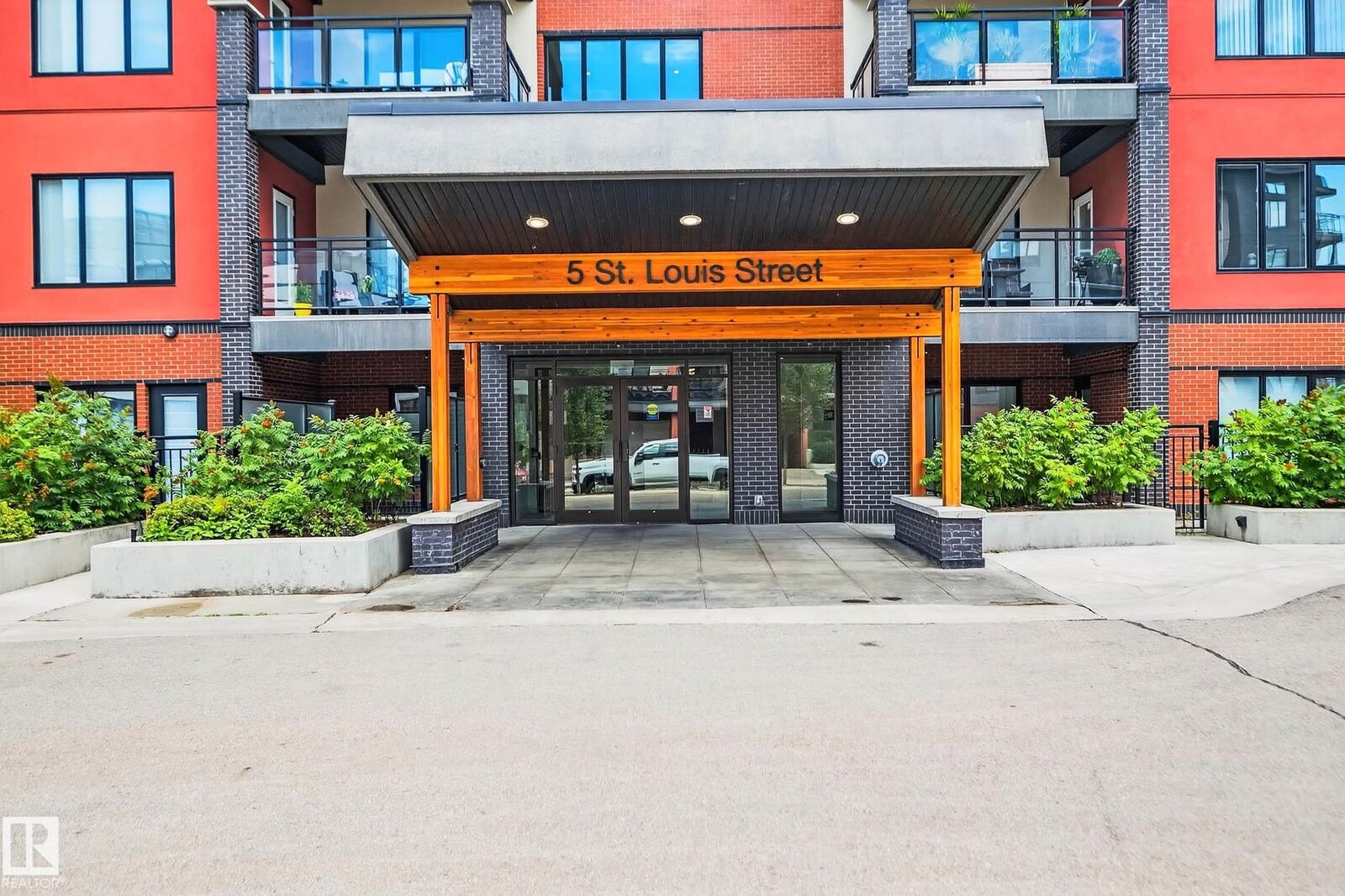 Photo de la propriété:  5 St Louis Street 103  AB T8N 7T2 