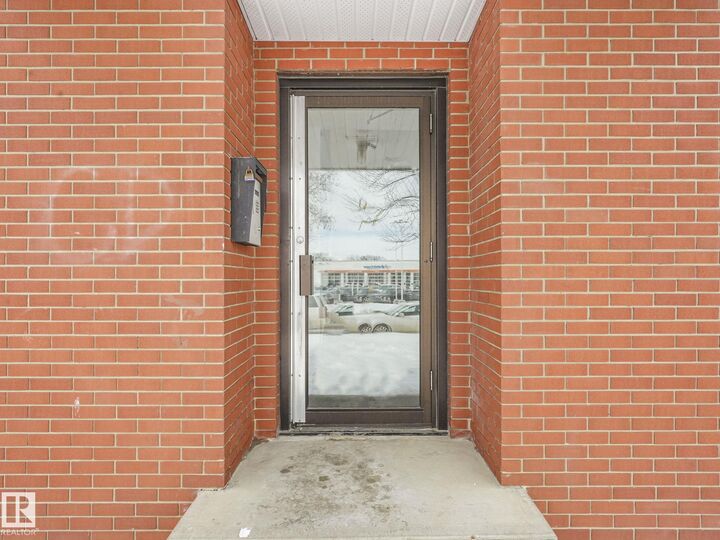 Property Photo:  10724 115 Street NW 9  AB T5H 3K9 