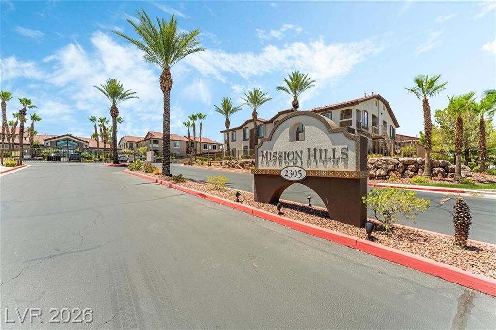 Property Photo:  2305 West Horizon Ridge Parkway 1922  NV 89052 