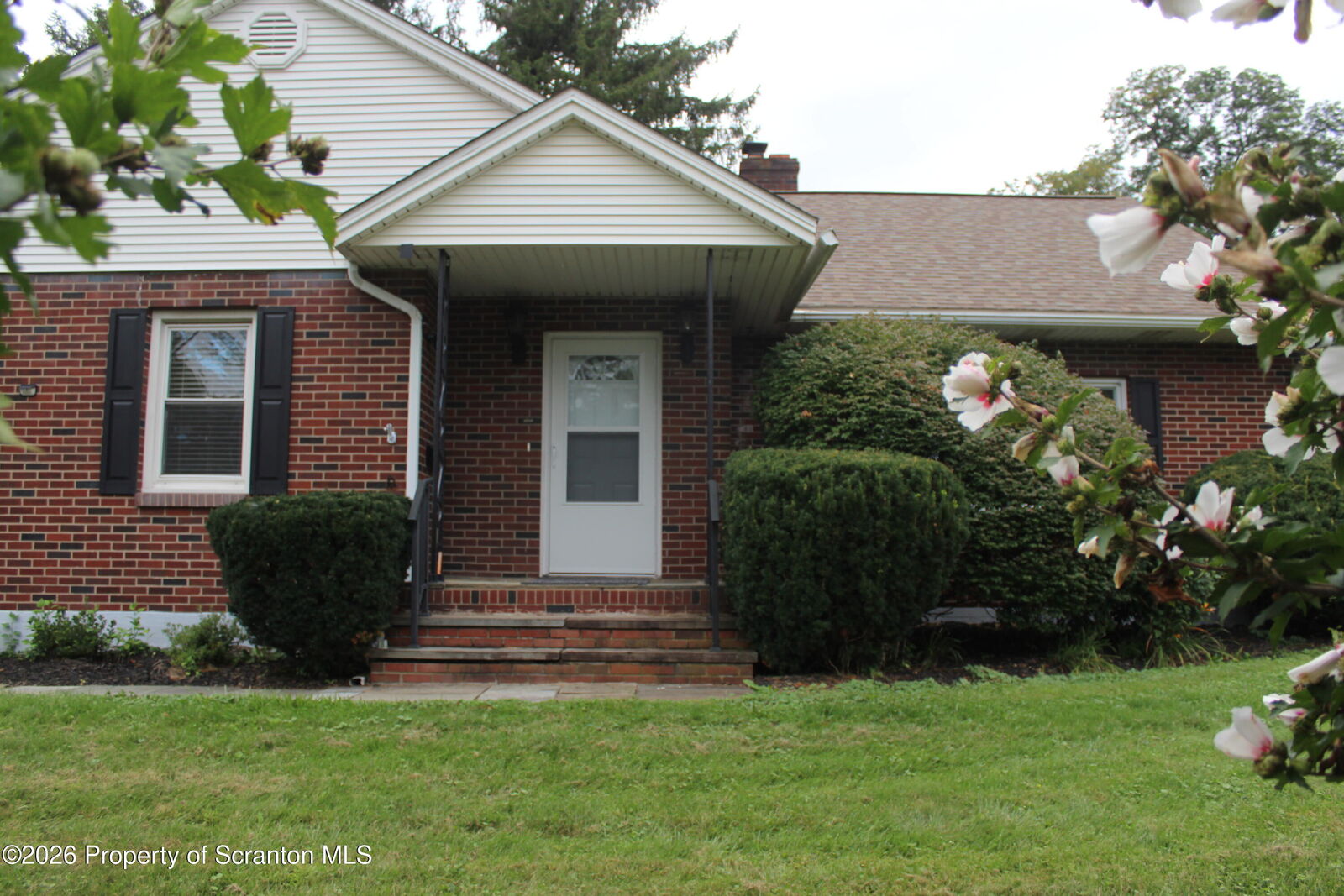 Property Photo:  908 S Abington Road  PA 18411 
