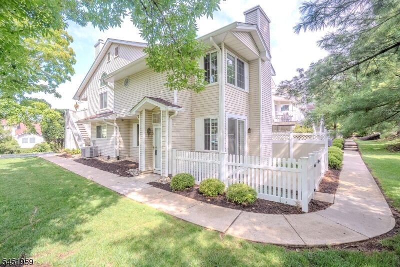 Property Photo:  9 Evans Court  NJ 07921 