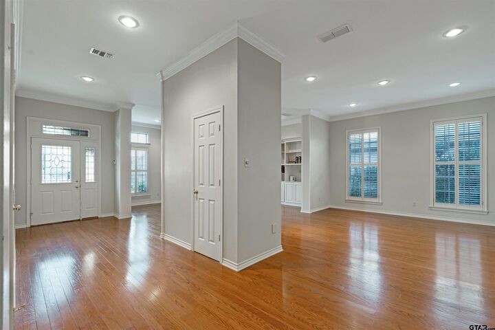 Property Photo:  406 Brighton Court  TX 75701 
