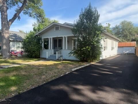 Property Photo: 619 Bismark Street TX 78155