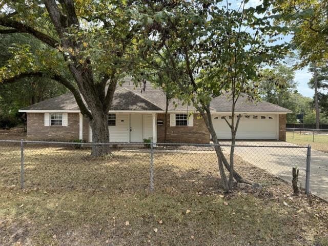 Property Photo:  102 E Evergreen St  TX 75604 
