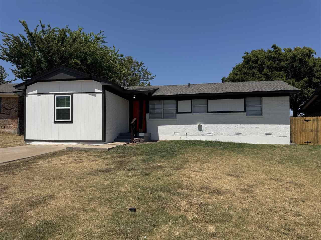 Property Photo: 6435 NW Compass Dr OK 73505