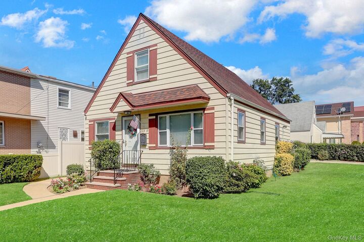 Property Photo:  26919 81st Avenue  NY 11040 