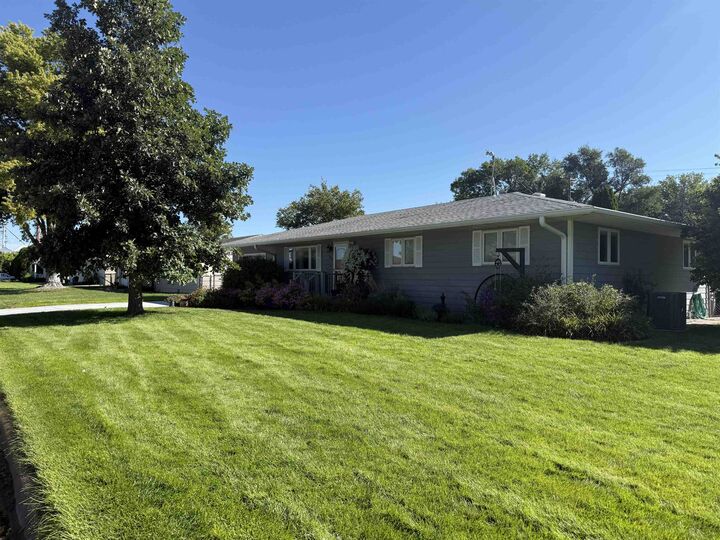 Property Photo:  319 N Grant Ave  NE 69143 