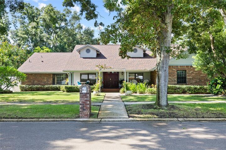 Property Photo: 2707 Westchester Drive N FL 33761
