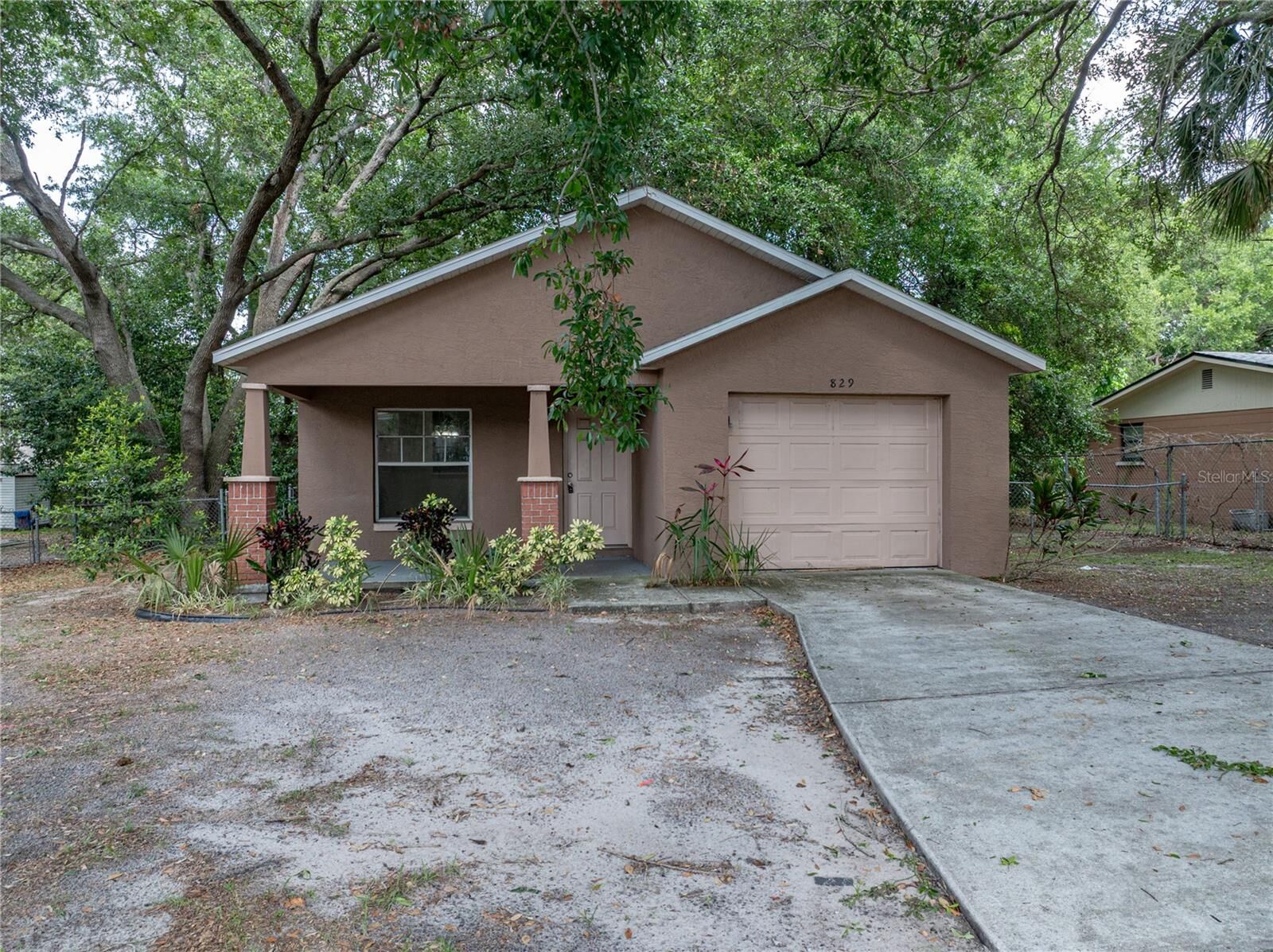 Property Photo:  829 N Lake Avenue  FL 33801 