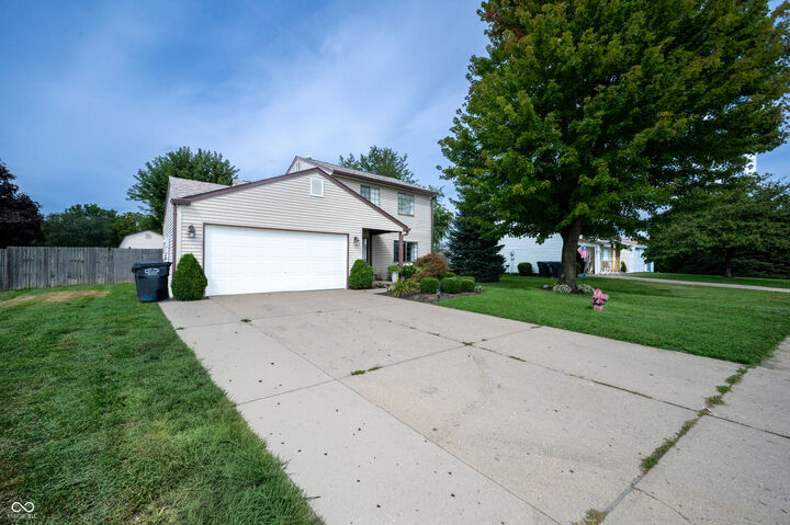Property Photo: 1104 Fox Trace Drive IN 46013