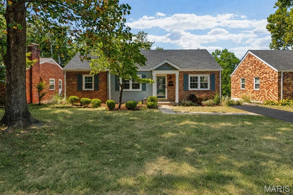Property Photo:  745 W Oak Drive  MO 63122 