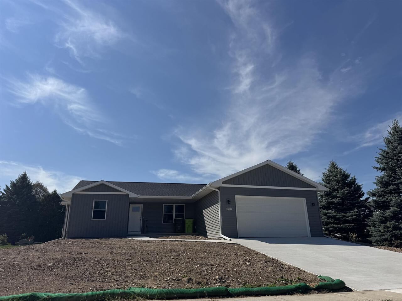 Property Photo:  1505 Lisa Ln  WI 53061 