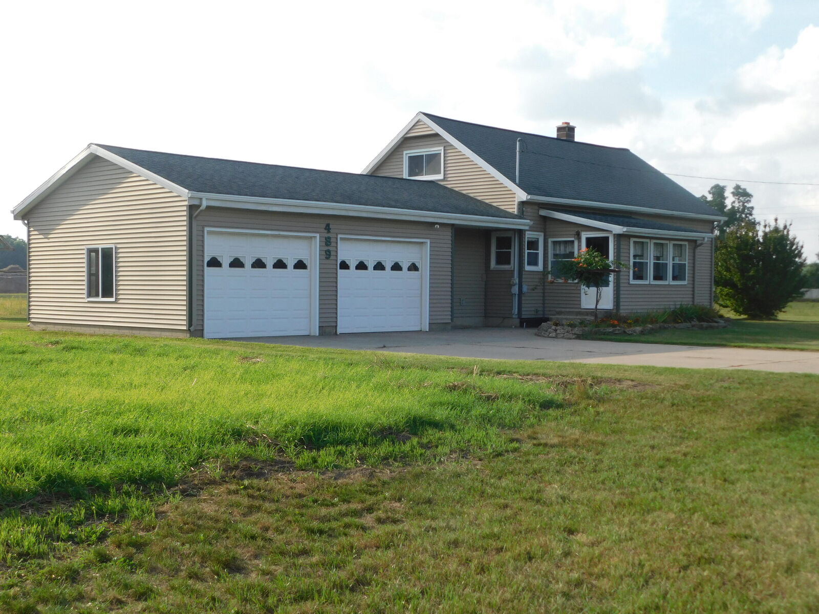 Property Photo: 489 S Catalpa Avenue MI 49349