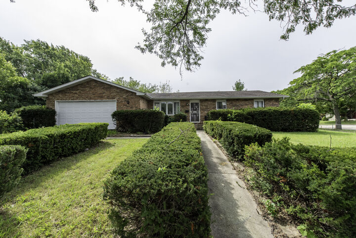 Property Photo:  2715 Hyde Park Avenue  IL 60085 